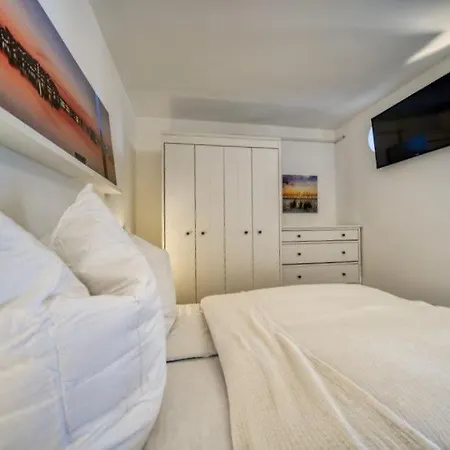 - Haus C, App 0c1008 Apartment